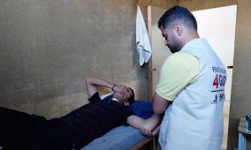 الجمعية الوطنية للتأهيل تواصل تقديم خدمات العلاج الطبيعي والعلاج الوظيفي في دير البلح