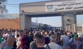 الداخلية: الساعات المقبلة ستشهد حلًا جذريًا لأزمة العالقين على جسر الملك حسين