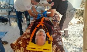 إصابة مسن في اعتداء وحشي نفذه مستوطنون على خربة أم نير