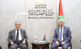 عصفور يبحث مع السفير الياباني وممثل “جايكا” آفاق التعاون الصناعي