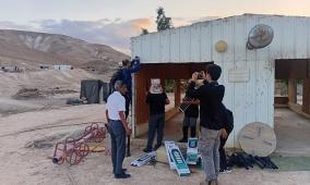 مستوطنون يحرقون مساكن تجمع عرب المليحات ويجبرونهم على الرحيل