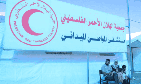 الهلال الأحمر ينشئ وحدة عناية مكثفة لخدمة المصابين والمرضى والنازحين في مواصي خان يونس