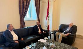 بيروت: أبو هولي يبحث مع السفير دمشقية آلية تنفيذ قرار الرئيس بشأن إعادة تشكيل اللجان الشعبية وإجراء انتخاباتها