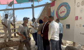 الاحتلال يحتجز وزير الثقافة في قرية الشباب بكفر نعمة غرب رام الله