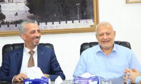 رئيس نقابة المهندسين والوفد المرافق في زياره عمل لبلدية اريحا