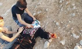إصابة مواطنين ومتضامنين أجانب في هجوم مستوطنين على مسافر يطا