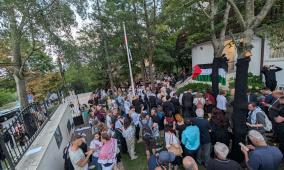 المئات يشاركون في وقفة شموع ببودابست تكريما لأرواح أكثر من 20,000 طفل استشهدوا في غزة