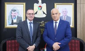وزير الداخلية وممثل برنامج الأمم المتحدة الإنمائي يبحثان سبل التعاون المشترك