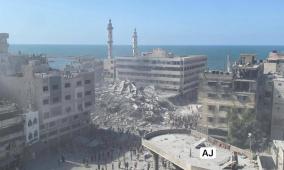 شاهد: الاحتلال يدمّر برج الغفري في منطقة الميناء غرب مدينة غزة