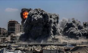 الاحتلال يستهدف مدينة غزة بغارات عنيفة ويوسّع نطاق التدمير