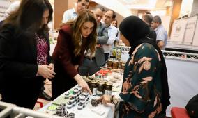 العطاري تفتتح "سوق الجمعيات التعاونية" لدعمها وتعزيز مكانة المنتج الفلسطيني وتحفيز الاقتصاد الوطني