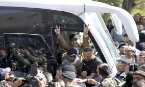 الاحتلال يفرج عن الدفعة الثانية من المعتقلين من "النقب" ضمن المرحلة الأولى من اتفاق وقف إطلاق النار