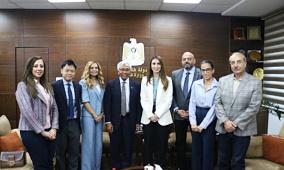 وزيرة العمل تبحث مع سفير سنغافورة سبل تعزيز التعاون