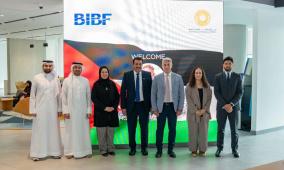 محافظ سلطة النقد يلتقي مسؤولين في البحرين ويبحث معهم التعاون