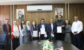 توقيع محضر مشاورات مشروع "تحسين سبل العيش المجتمعية في مخيمات اللاجئين" 