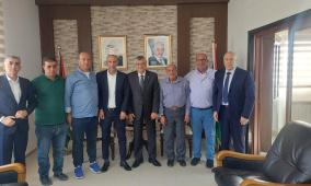 النقابة العامة لعمال النقل تبحث مع وزير النقل والمواصلات قضايا قطاع النقل وأزمة التأجير السياحي