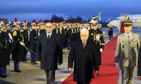 الرئيس عباس يصل فرنسا في زيارة رسمية