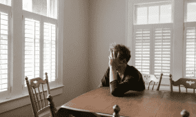 6 طرق منزلية لتقليل التوتر وتحسين المزاج