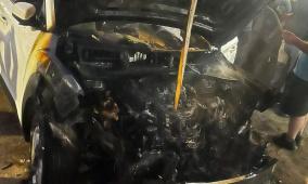 القدس: مستوطنون يضرمون النار في مركبتين ببلدة مخماس