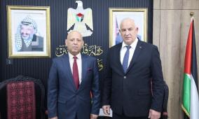 وزير الداخلية يستقبل سفير سلطنة عُمان لدى دولة فلسطين