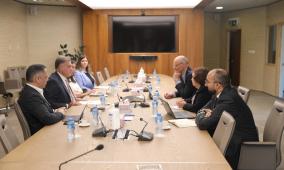 محافظ سلطة النقد والبنك الدولي يبحثان تعزيز التعاون في مجالات الاستقرار المالي