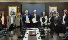 الصحة ومركز العمل التنموي يوقعان مذكرة تفاهم لتعزيز الخدمات الصحية