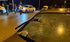 مستعمرون يقتحمون مدخل سنجل شمال رام الله ويحطمون ثلاث مركبات