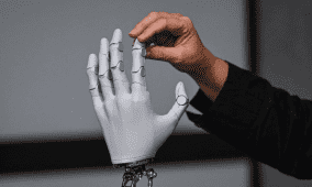 روبوتات ذكية تتعلم العمل مثل البشر... مستقبل الذكاء الاصطناعي المادي يبدأ في اليابان