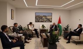 مركز الأبحاث الفلسطيني والمعهد الأوروبي للسلام يبحثان التعاون المشترك