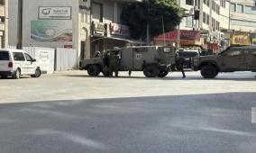 الاحتلال ينسحب من نابلس مخلفا 4 إصابات واعتقال فتاة وتحطيم أبواب كحلات