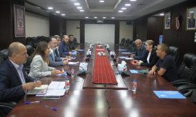 سلطة المياه تبحث مع مؤسسة «وي وورلد» تعزيز التعاون في مشاريع معالجة المياه وإعادة استخدامها