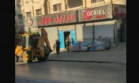 الاحتلال يجبر أصحاب المحلات التجارية في حوارة على إغلاقها