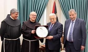 الرئيس يتسلم دعوة لحضور قداس عيد الميلاد المجيد