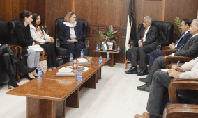 برهم يلتقي وفداً من مؤسسة "الإنسانية والإدماج" لبحث سبل دعم التعليم