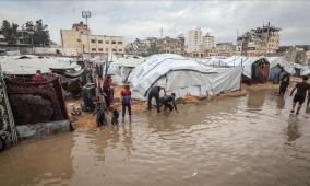غرق عشرات خيام النازحين جراء الأمطار في قطاع غزة