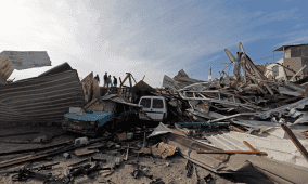 الاحتلال يهدم عدداً من المنشآت التجارية جنوب الخليل