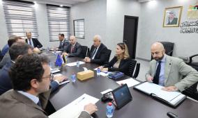 وزير الداخلية يستقبل وفداً من الاتحاد الأوروبي لبحث تعزيز العمل المشترك وبناء القدرات الشرطية