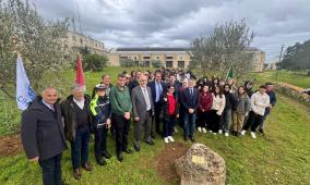 وزير الزراعة يزرع “شجرة فلسطين” في مقاطعة تريكاسي  الايطالية