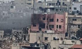 الاحتلال يحرق منزلا في مخيم نور شمس وسط حصار متواصل لليوم 294