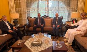 اللواء ناصر البوريني يلتقي الوزير المفوض عبدالله بن عمر الحداد في سفارة عُمان برام الله