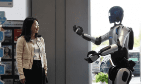 أكثر 10 روبوتات شبيهة بالبشر تطوراً في 2025