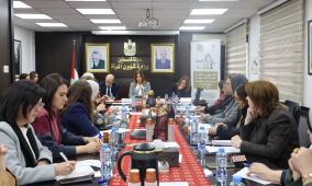 شؤون المرأة تبحث مع لجنة الدستور تضمين قضايا المرأة في المسودة