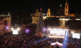 بالفيديو| بيت لحم تُضيء شجرة الميلاد