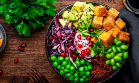 الخضروات قبل البروتين والنشويات.. حقيقة أم ترند؟