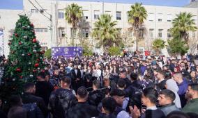 جامعة القدس تضيء شجرة الميلاد المجيد بحضور ديني ورسمي