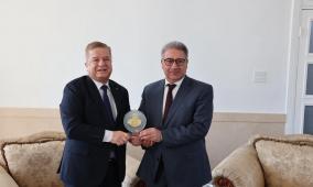 السفير عواد يلتقي السفير المصري في بكين