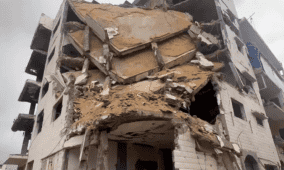 انهيار مبنيين متضررين من قصف سابق للاحتلال بمدينة غزة