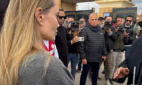 صور| أنجلينا جولي تزور معبر رفح وتدعو إلى إيصال المساعدات لغزة