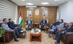 رئيس سلطة الأراضي يبحث مع الاتحاد العام للغرف التجارية الصناعية سبل التعاون في الاستثمار وتنظيم استخدامات الأراضي