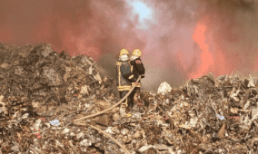 الدفاع المدني يسيطر على حريق هائل في مصنع حديد بأريحا